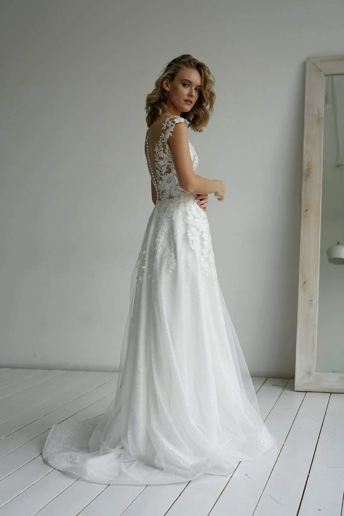 A-line elegant Ball Gown Glitter fabric Sweetheart Wedding Dress With Appliques TN230