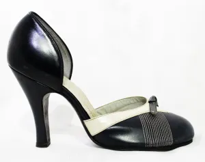 Size 4 Art Deco Shoes - Unworn 1940s Navy & White High Heels - 40s Small Size Pumps - Two-Tone Dark Blue Top Stitched Leather - 4B Deadstock