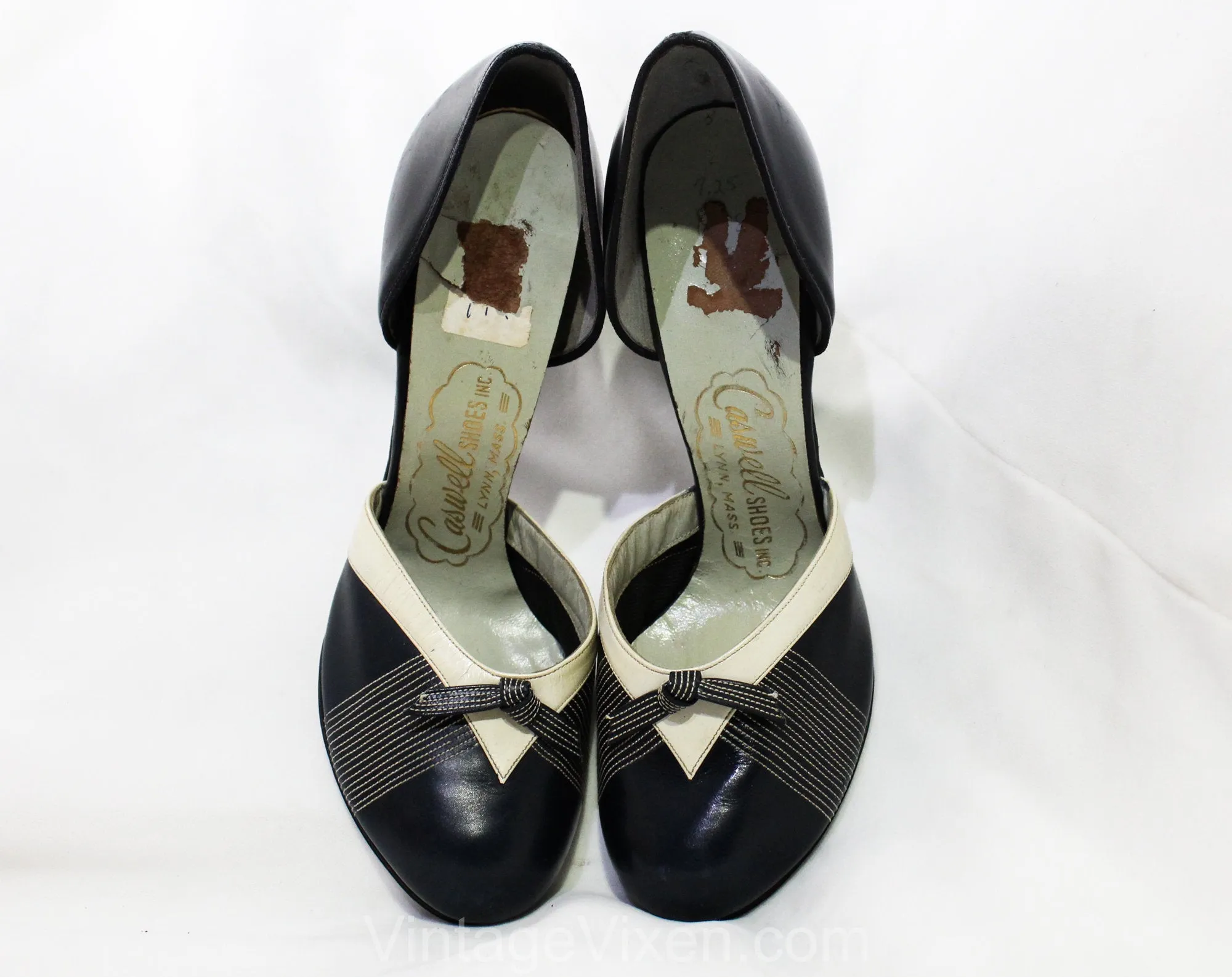 Size 4 Art Deco Shoes - Unworn 1940s Navy & White High Heels - 40s Small Size Pumps - Two-Tone Dark Blue Top Stitched Leather - 4B Deadstock