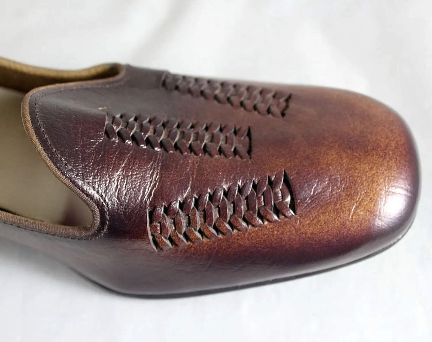 Size 9 60's Shoes - Unworn Mod 1960s Leather Pumps - 9 AA Narrow - Dark Brown Herringbone Woven Leather Shoe - Fall Autumn NOS 60s Deadstock